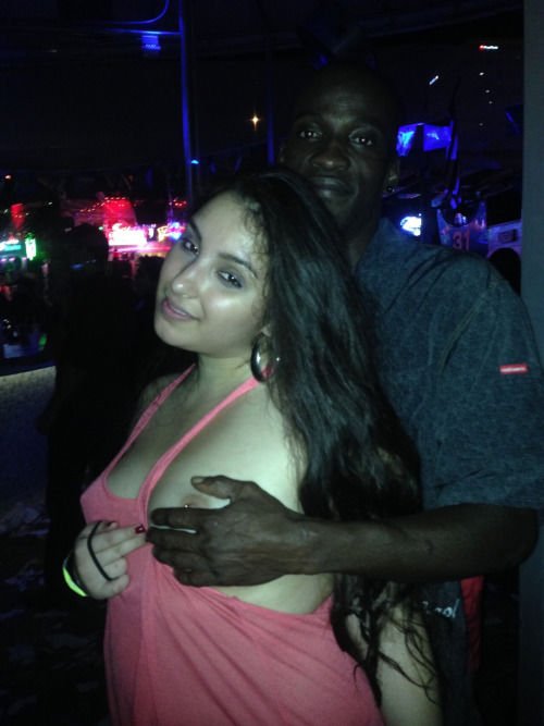 Love to be felt up in public #Kd33XwWR