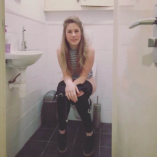 Amateur Girls Caught Peeing (part 16) #aFNM5iF1