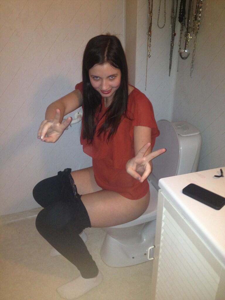 Amateur Girls Caught Peeing (part 16) #griJgORO