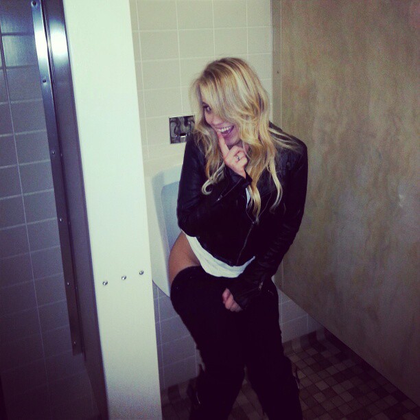 Amateur Girls Caught Peeing (part 16) #zsh94kkn